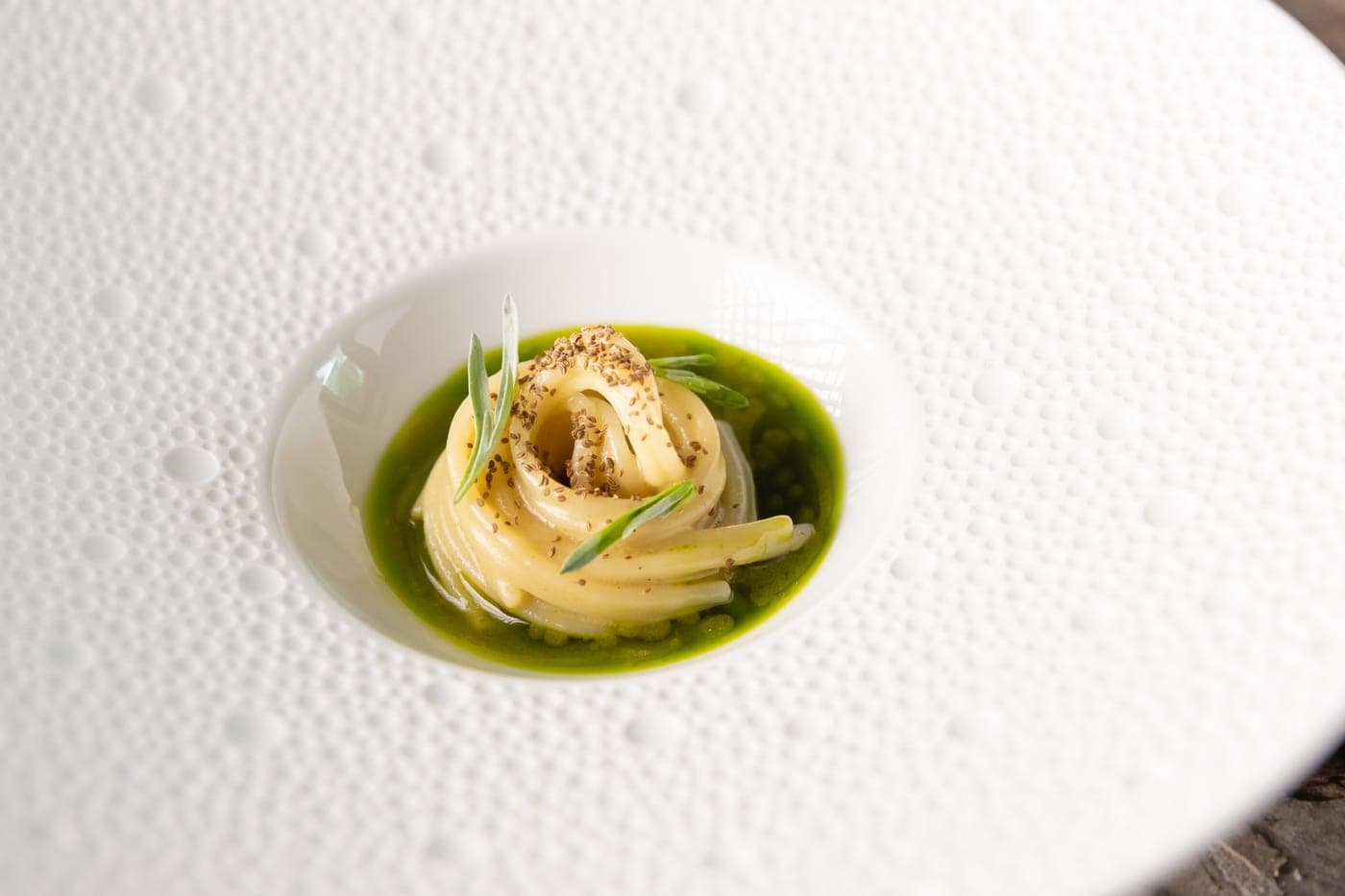 Spaghetto burro e cipresso servito al ristorante Hyle